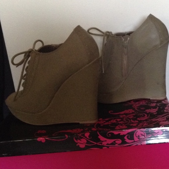 Khaki wedges - Picture 2 of 4